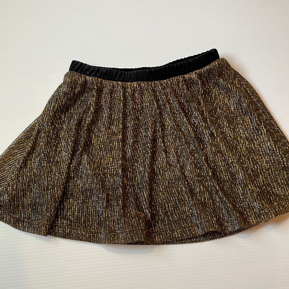 Old Navy gold and black short skirt. Girl’s size 8